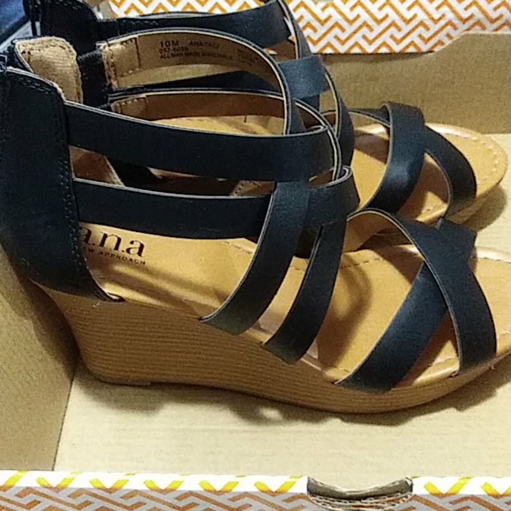 Shoes - Picture 4 of 4